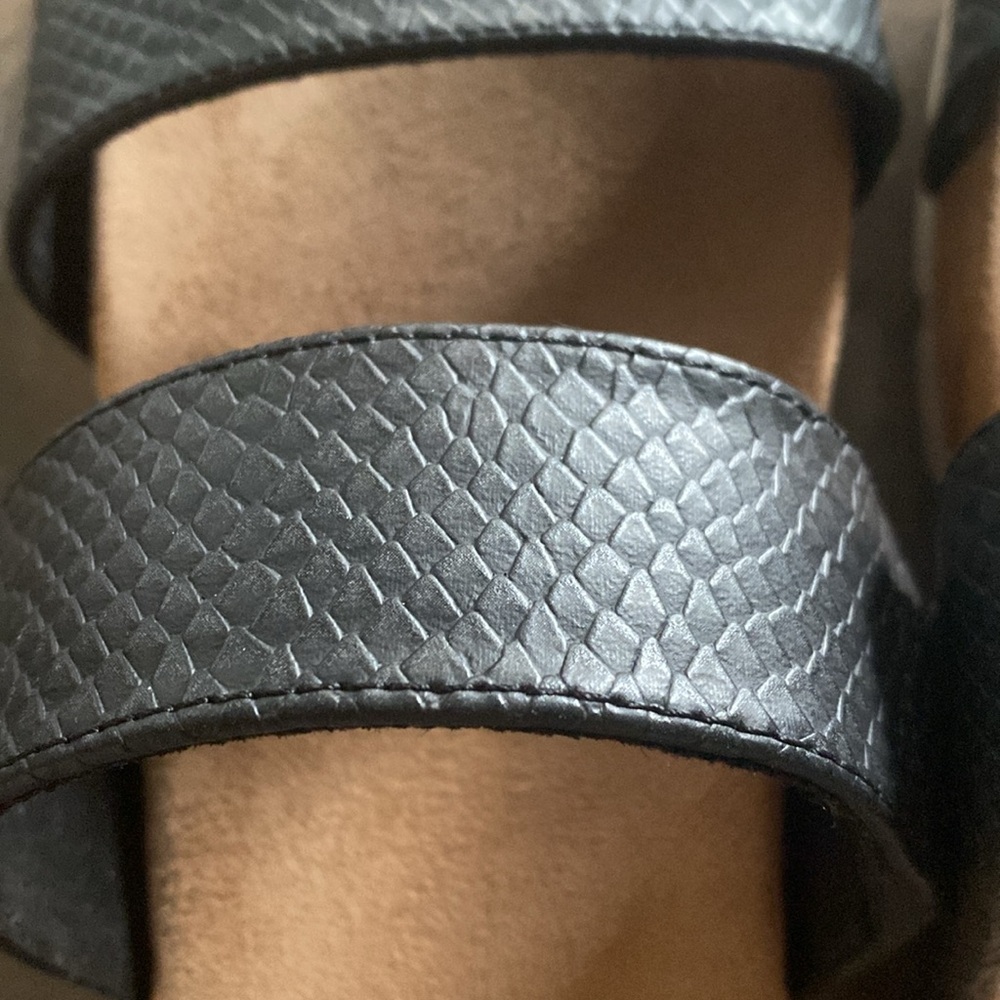 Cliffs Sandals - Picture 2 of 4